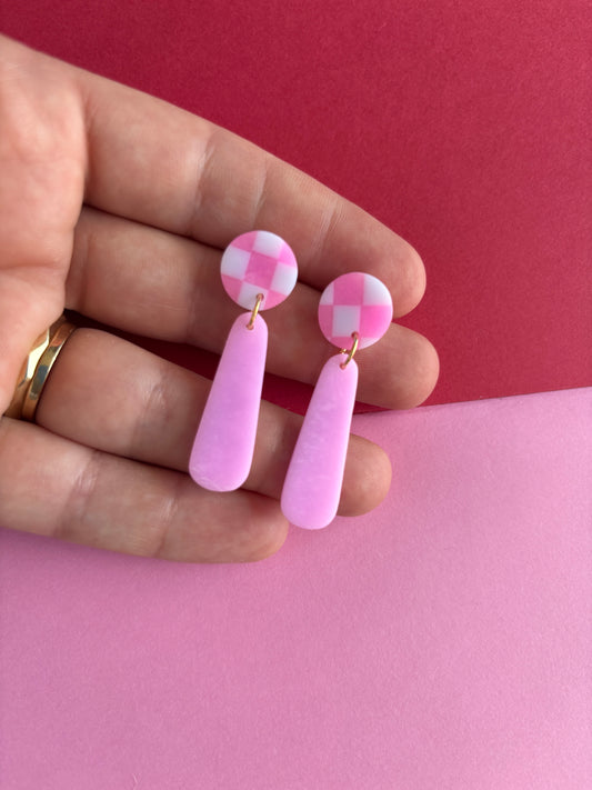 Checkered drop dangles: pink check stud